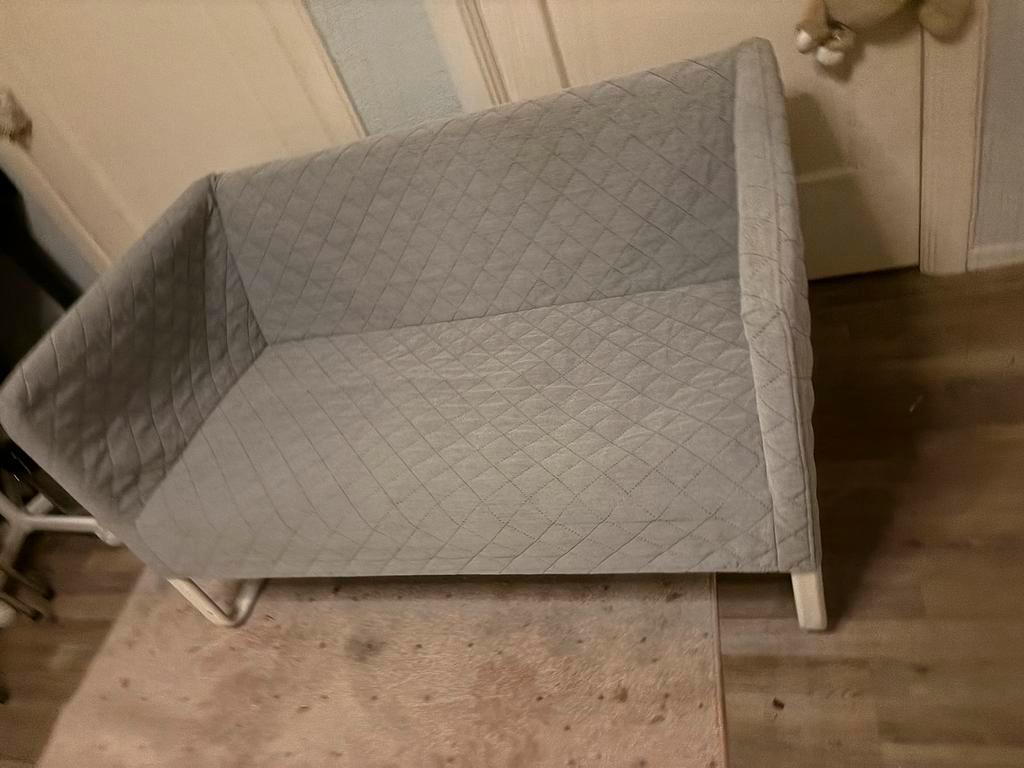 Grijze tweepersoonsbank