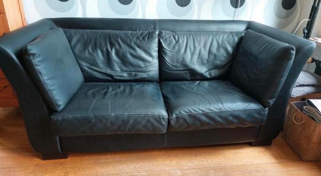 Zwarte leren tweezitsbank