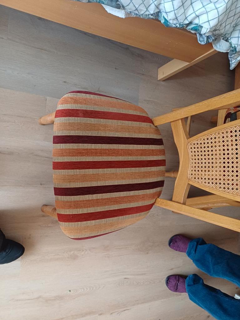 Set van 4 stoelen: 2 leer, 2 stof