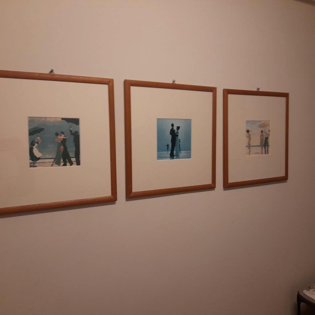 Mooie schilderijen met houten frame