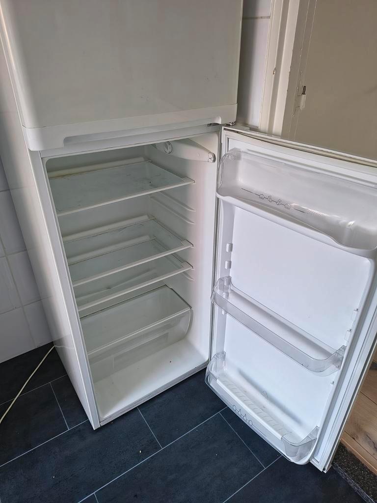 Koelkast met vriesvak - gratis af te halen!