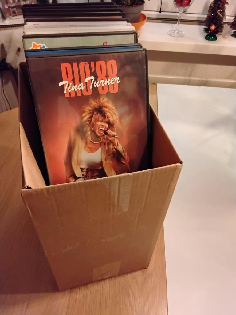 Doos met 26 originele DVD''s - Kinder & Muziek