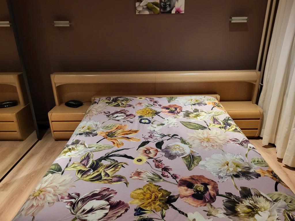 Houten Tweepersoonsbed met Nachtkastjes