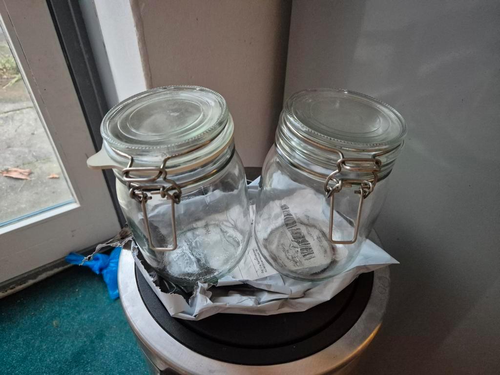 Gratis 2 voorraadpotjes - Rotterdam Zuid