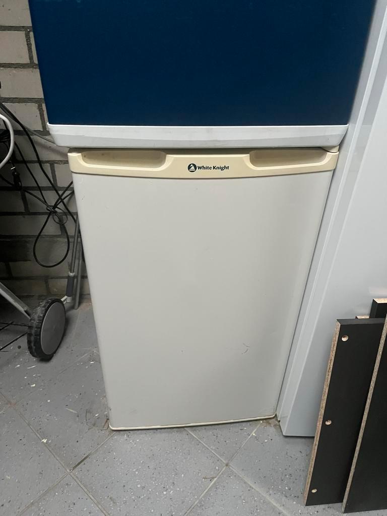 White Knight Koelkast - Compact en Handig!