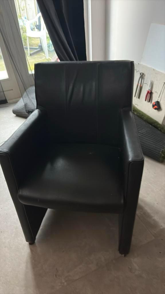 4 x eetkamerstoel op wieltjes gratis !