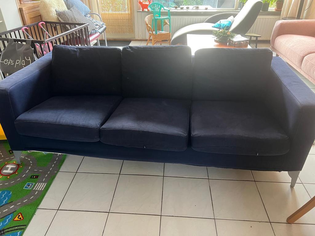 Donkerblauwe bank driezits