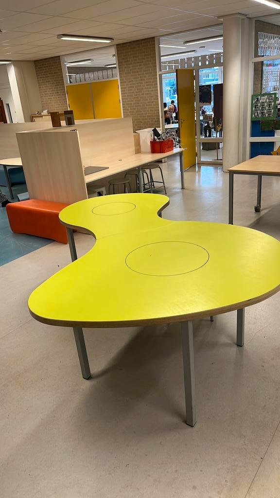 Prachtige organische tafel, gratis op te halen.