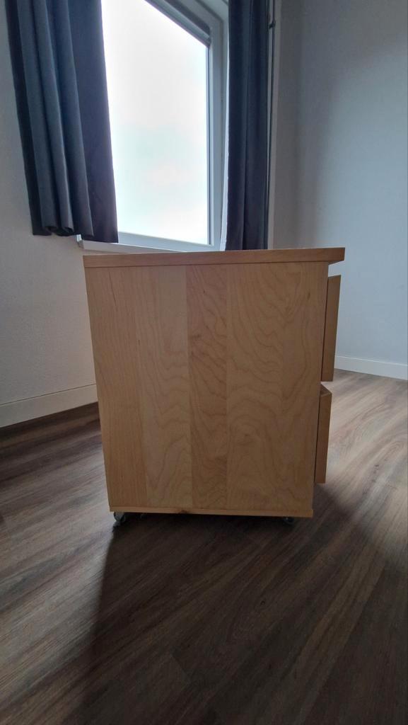 Ikea Malm nachtkastje op wieltjes