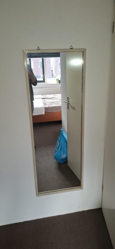 Gratis Spiegel met Houten Lijst