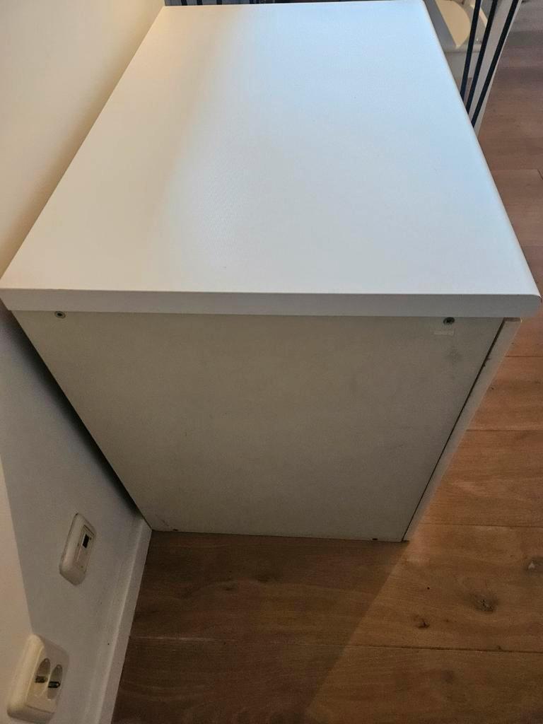 wit kastje, gratis ophalen (80,5 x 50,5 x 65 cm)