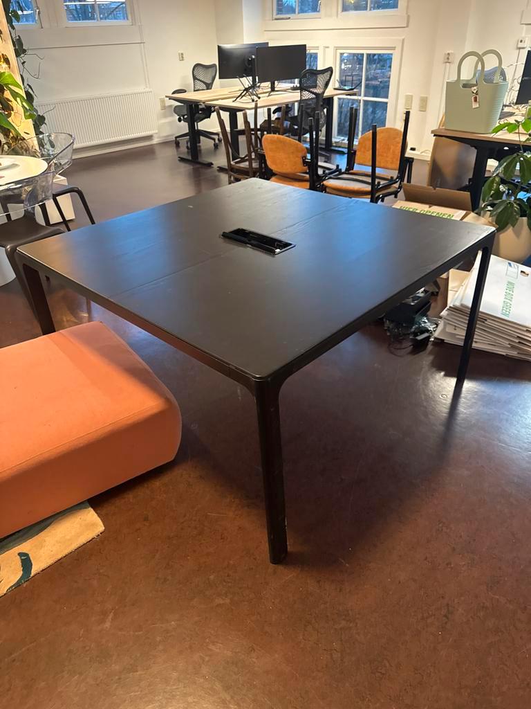 Grote IKEA Bekant tafel