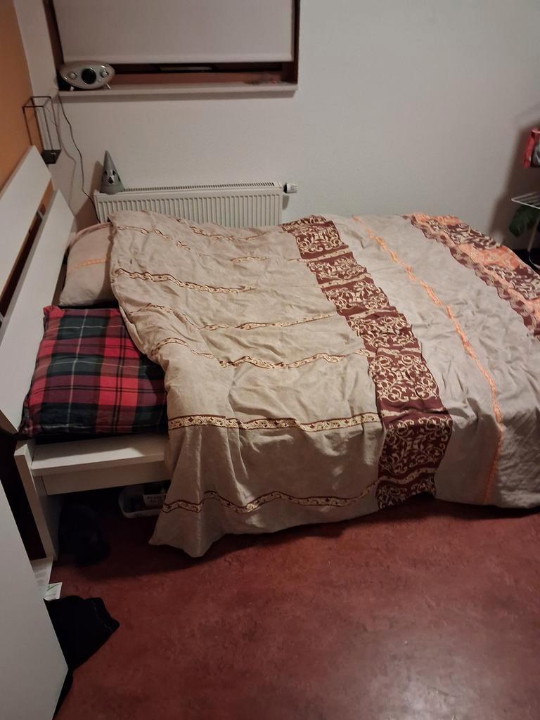 Ik krijg dinsdag een nieuwe bed hij mag gratis mee een 2pers