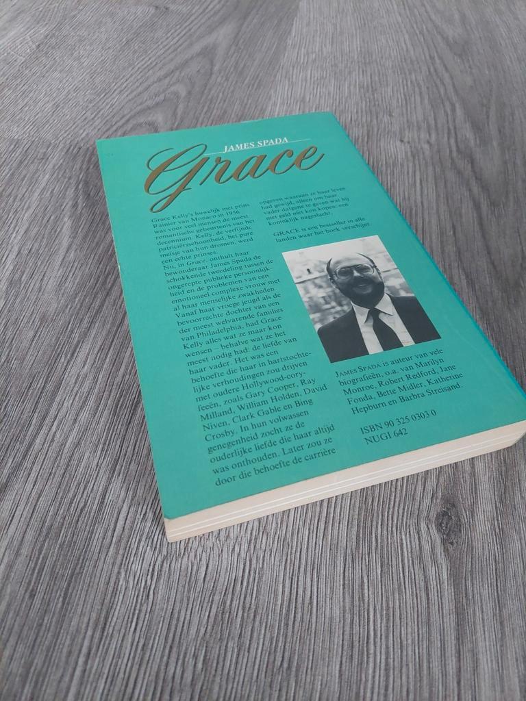 VINTAGE biografie GRACE KELLY