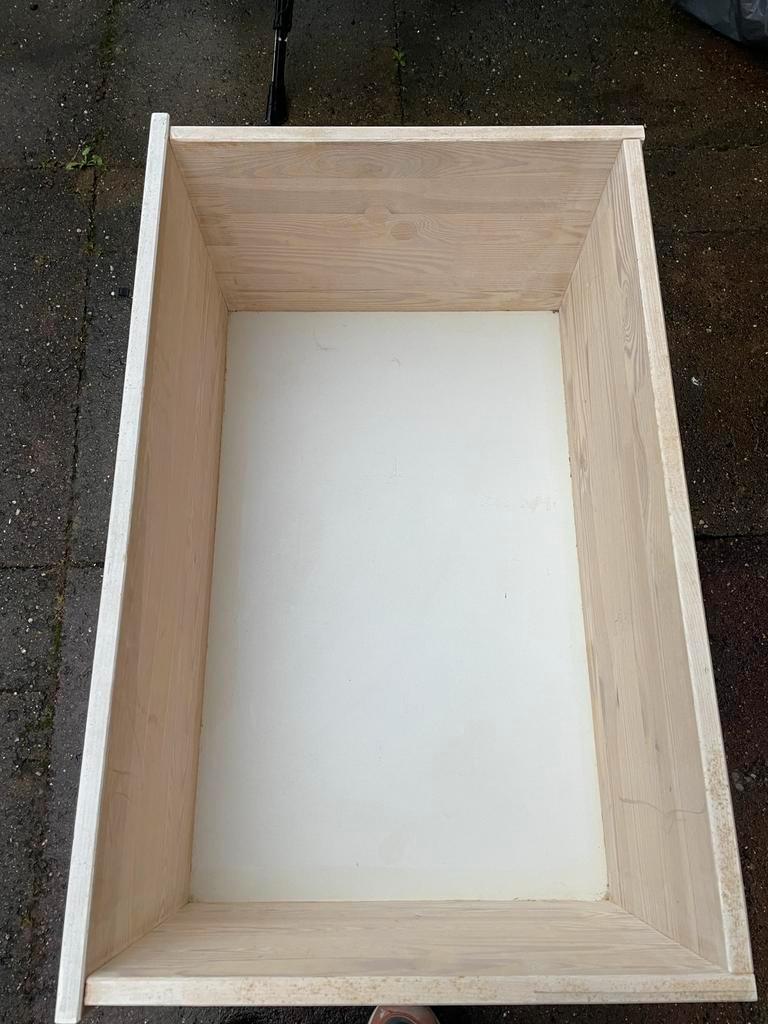 Gratis Houten bak / kist op wieltjes