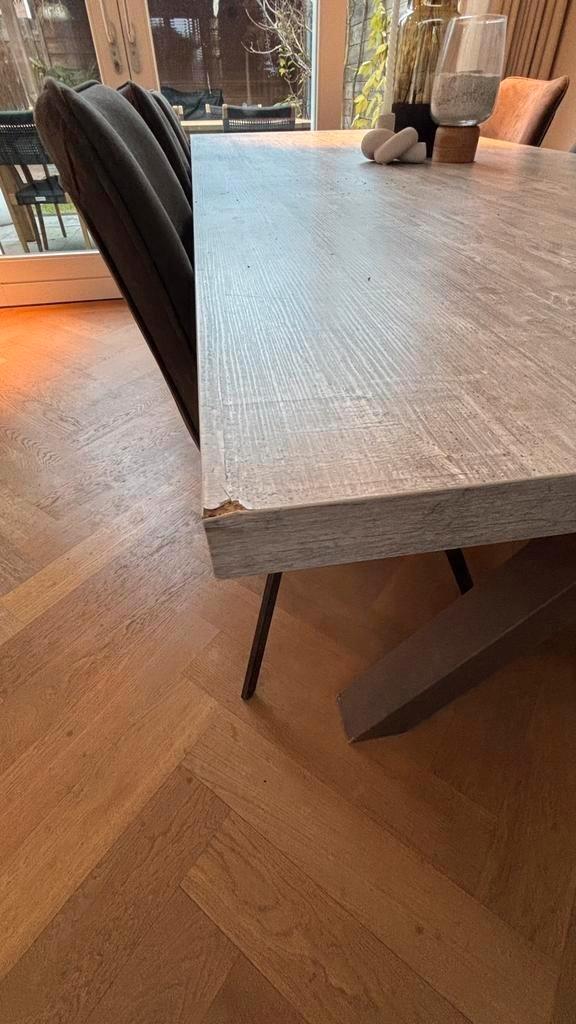 Eettafel (220x100cm) en 4 stoelen als set