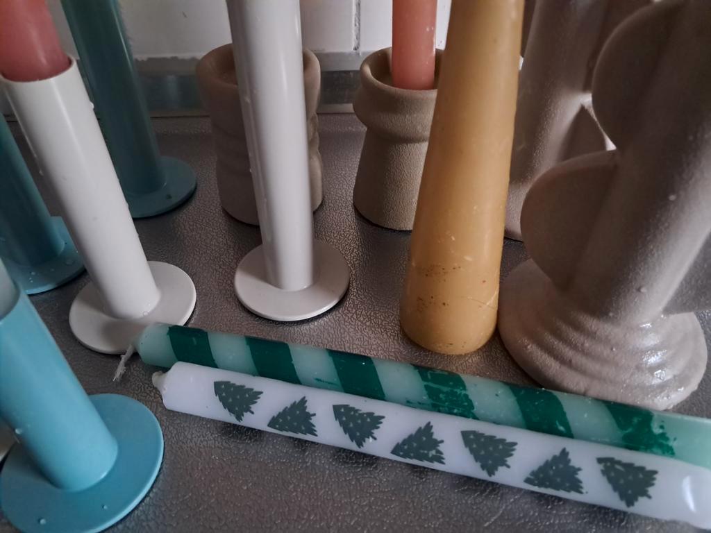 Diverse kaarsen en kandelaars GRATIS