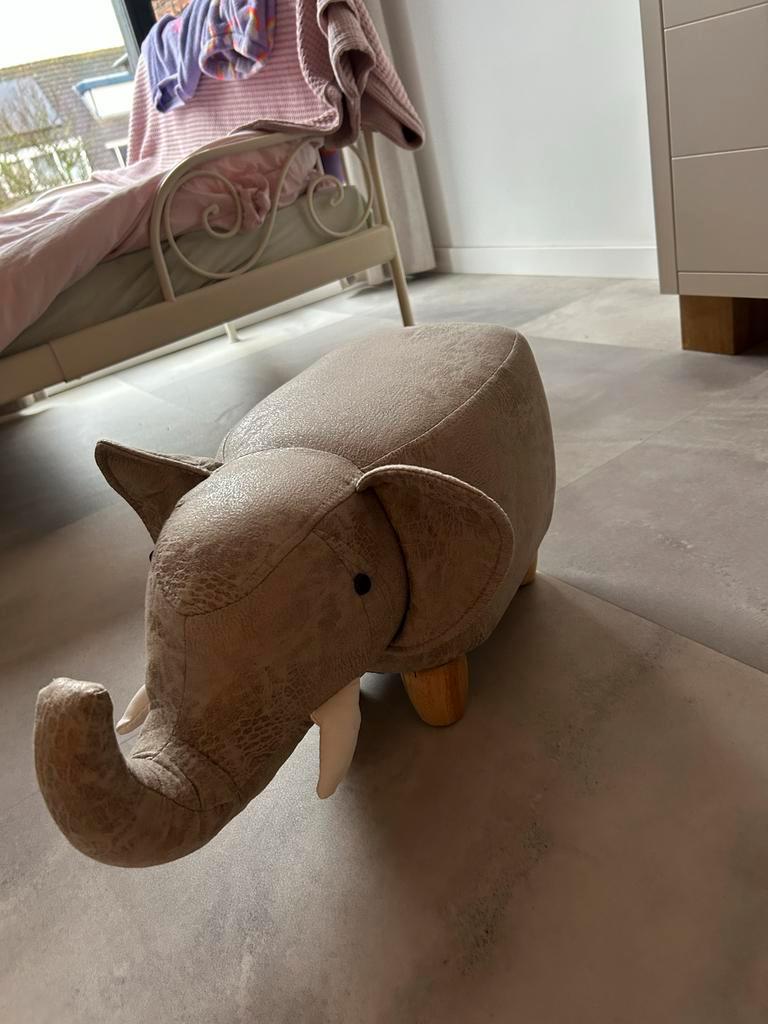 Leuke olifant voetenbank / kruk
