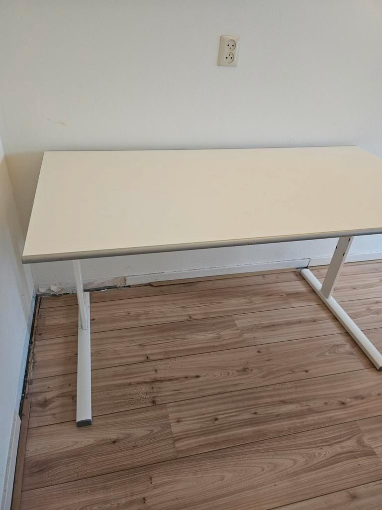 Bureau - In hoogte verstelbaar