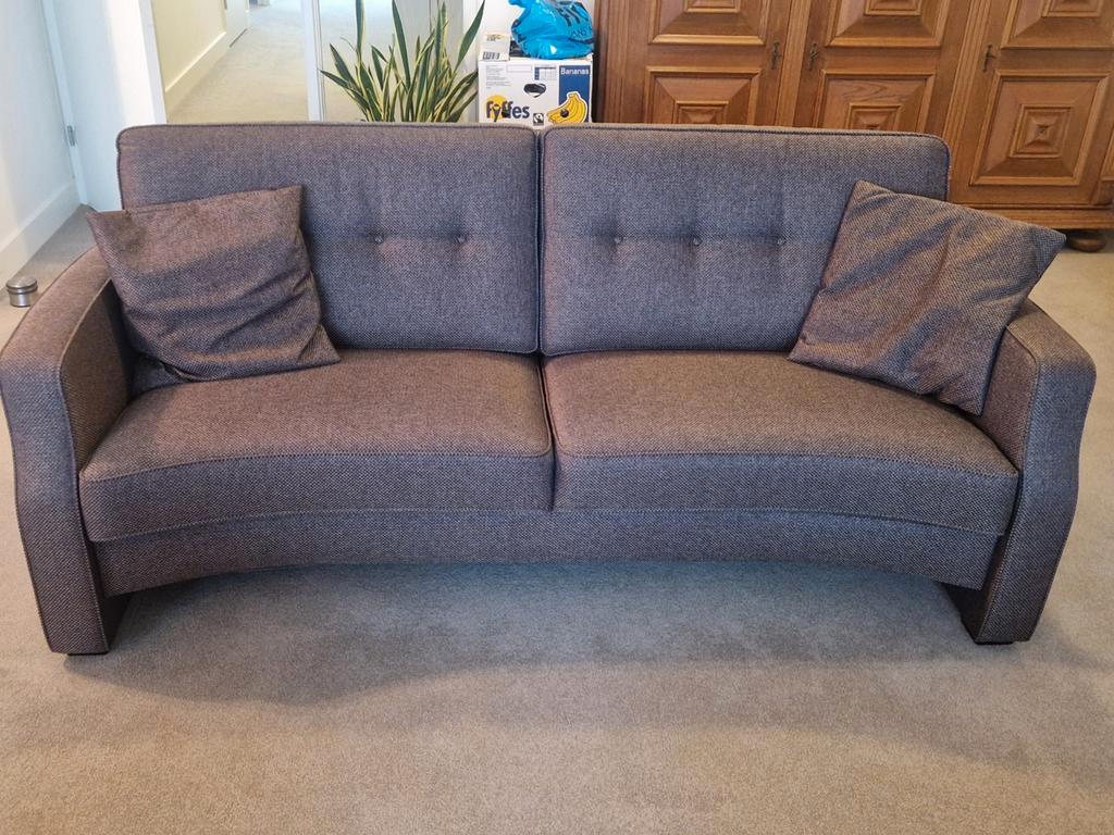 Mooie grijze tweezitsbank