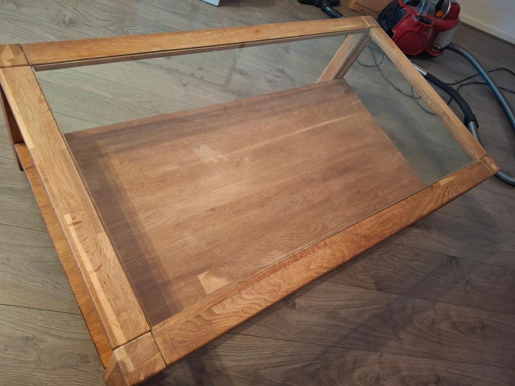 Gratis houten salontafel met glazen plaat