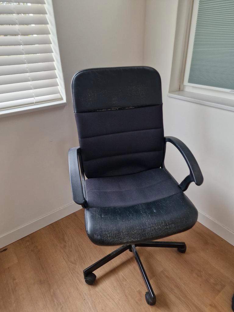 Zwarte bureaustoel