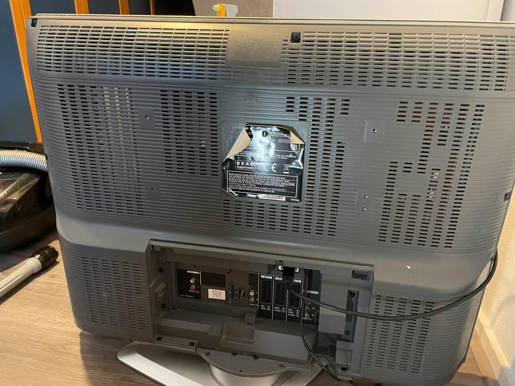 Gratis af te halen: Oude TV