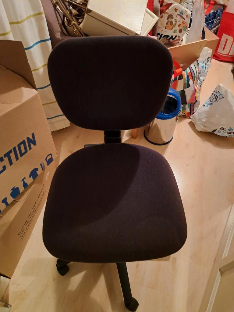 Donkerpaarse bureaustoel