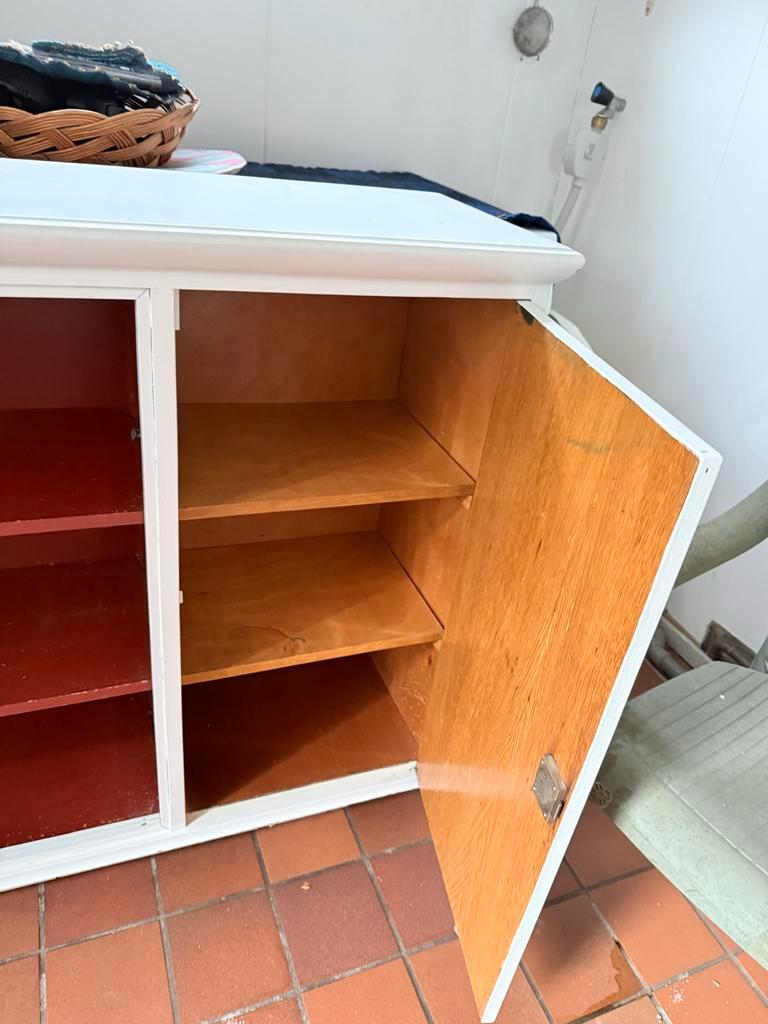 Witte Kast met deuren