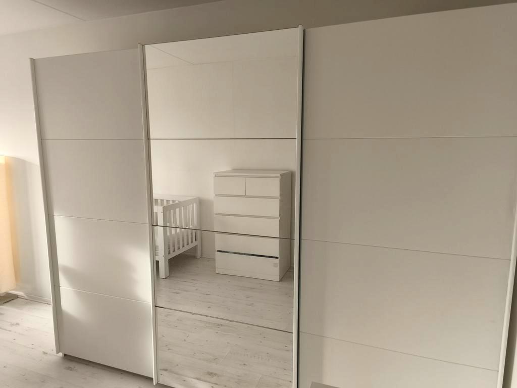 Gratis kledingkast - zelf demonteren!