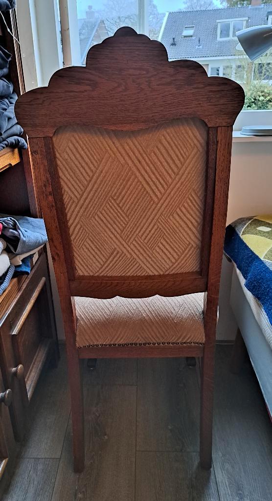 Gratis mooie houten stoel