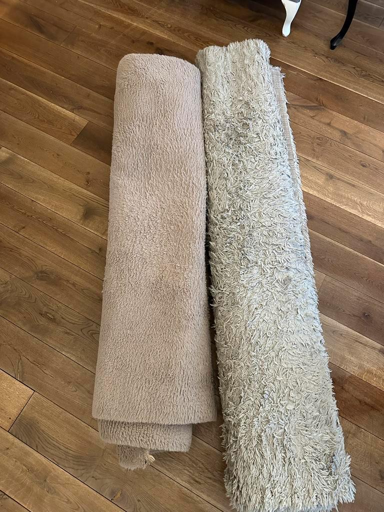 Beige en grijze hoogpolige vloerkleden