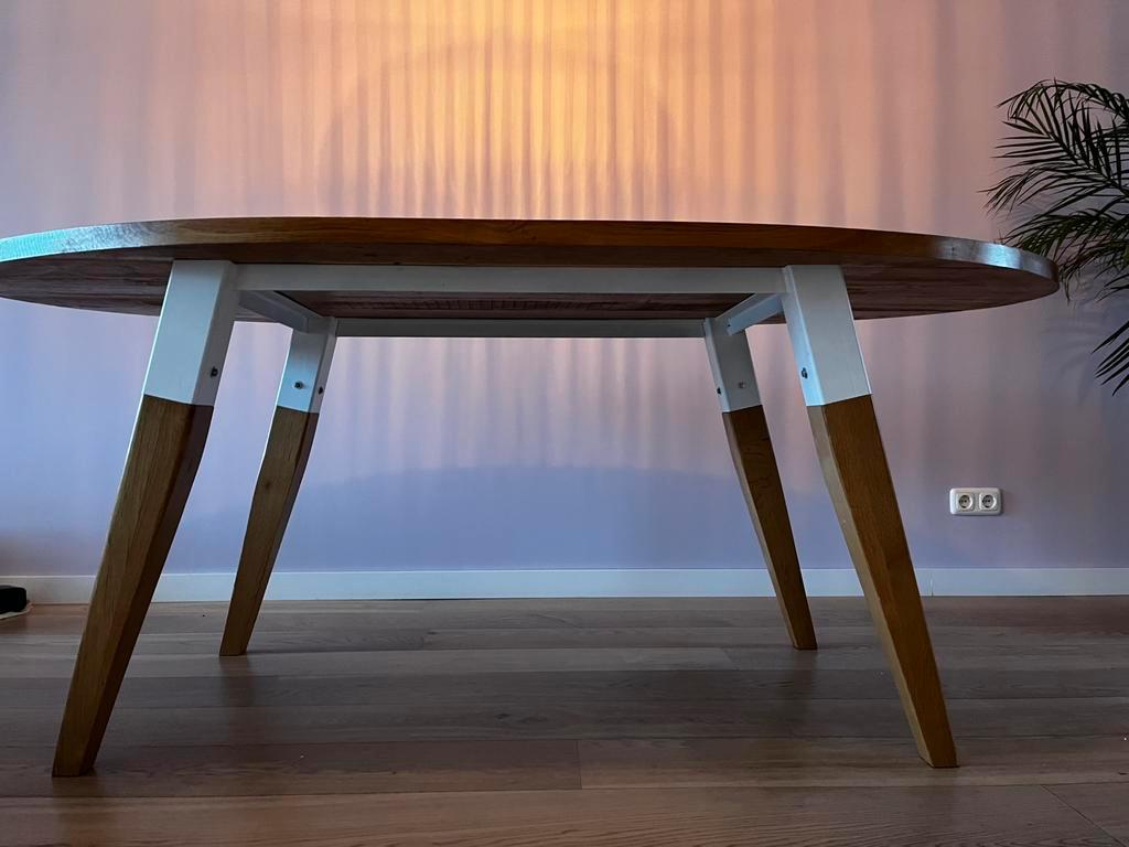 Eikenhouten ovalen eettafel van 200x100cm (moet weg)