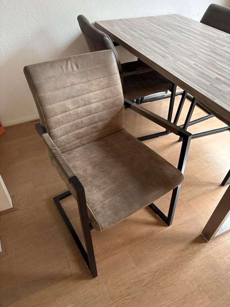 Gratis Eethoek met 5 stoelen