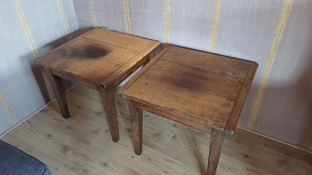 Gratis : twee vintage houten bijzettafels