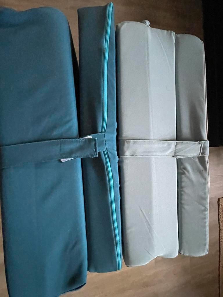2 opvouwbare (speel) matrassen met afwasbare hoes