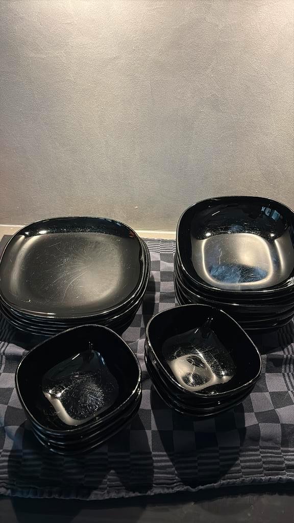 Gratis ikea servies zwart