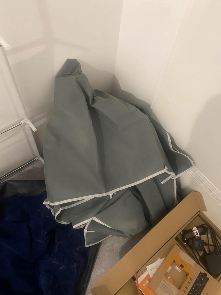 Opvouwbare kast gedeeltelijk gemaakt gratis