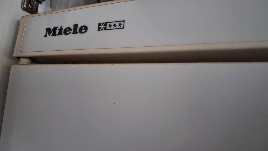 Refrigerator/ Fridge : Miele vries koelkast combinatie