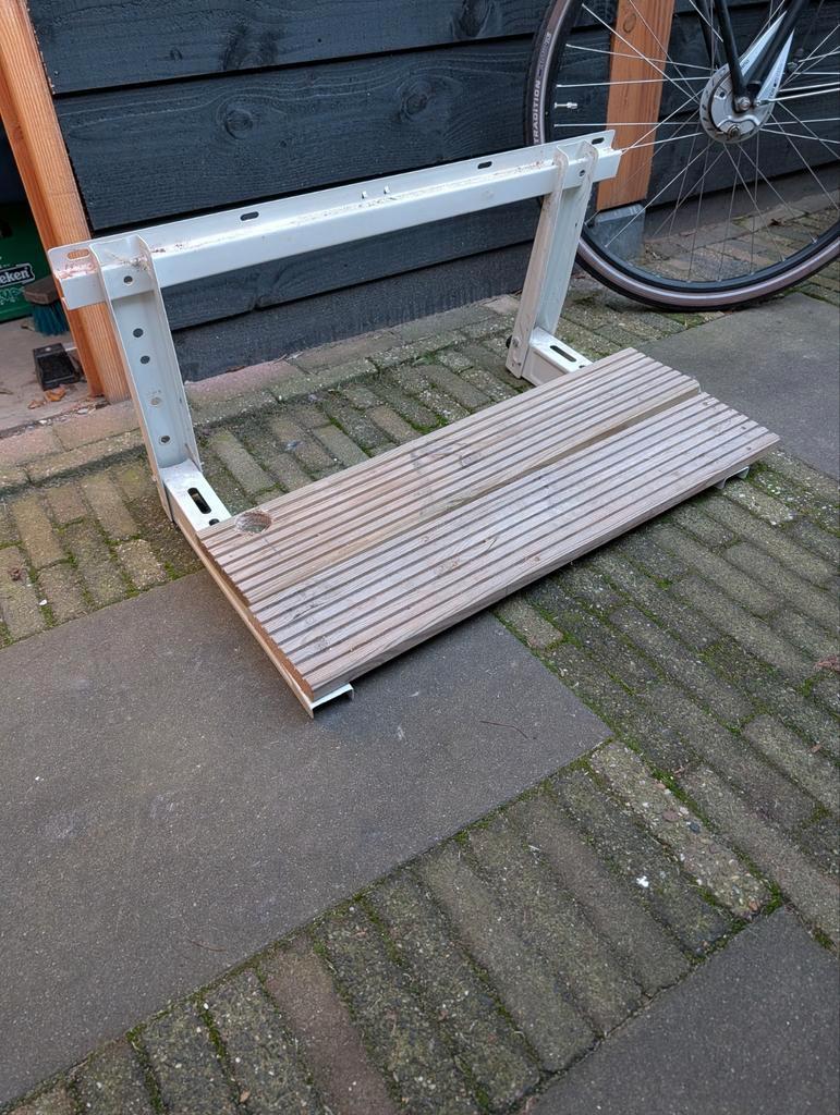 Airco steun, Houten planken zitten los