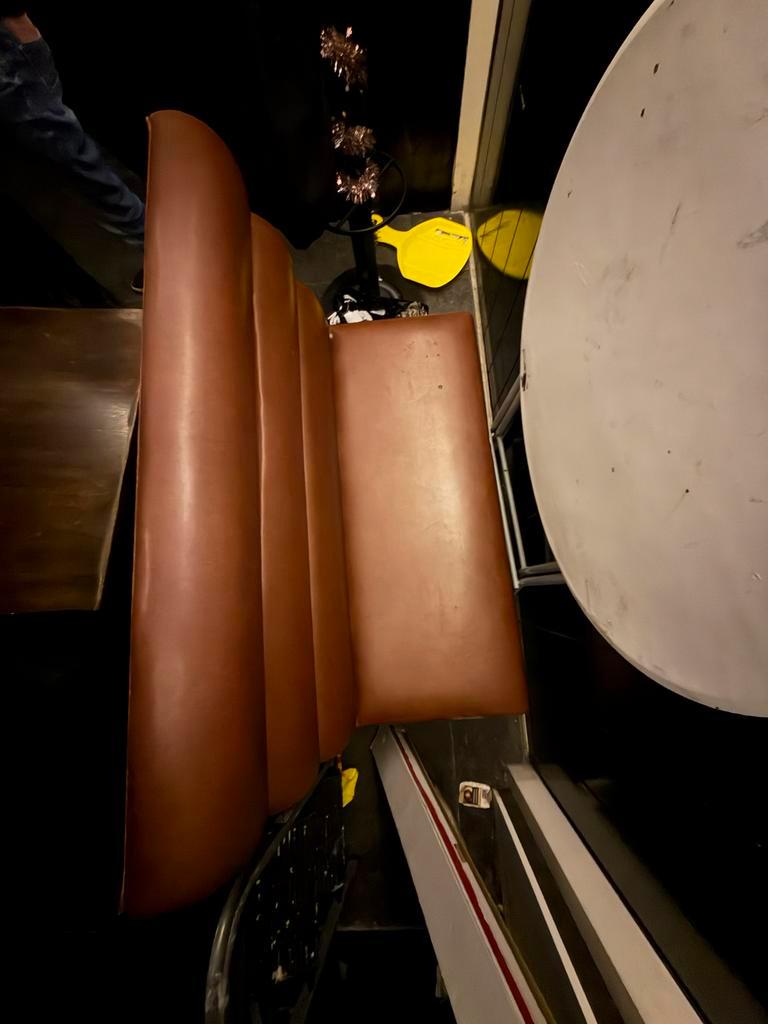 Oude bank voor mancave of bar