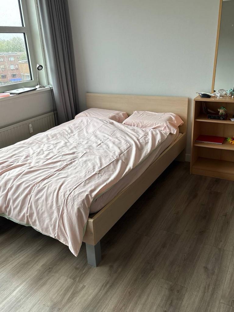 Tweepersoonsbed met matres