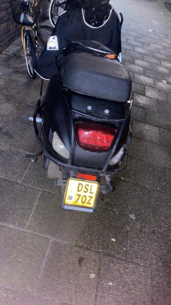 Scooter Geel Kenteken