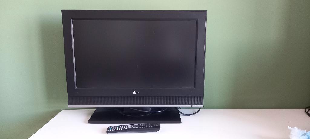 LG televisie 26 inch – LCD – Gebruikt maar werkt goed