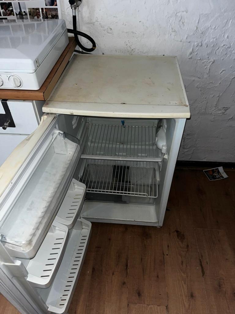 Compact Fridge (No Freezer)