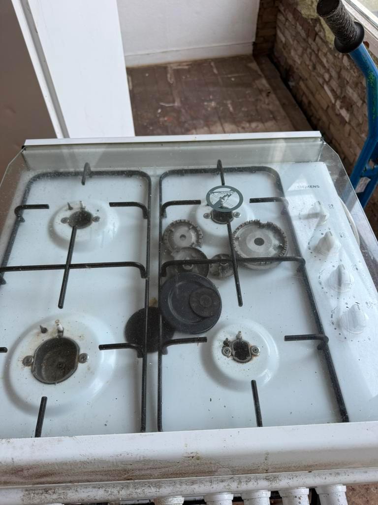 Gratis: koelkast, gasoven + gasstel en wasmachine