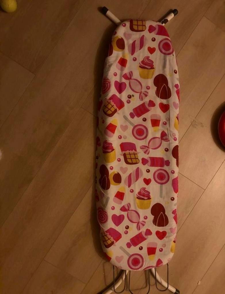 Gratis in hoogte verstelbare strijkplank