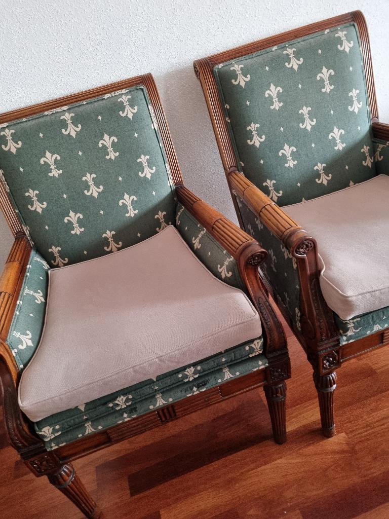 Stoelen (2 stuks) moeten NU GRATIS weg!