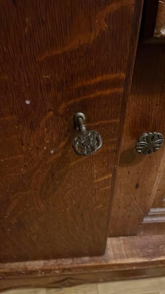 GRATIS Antiek dressoir kast