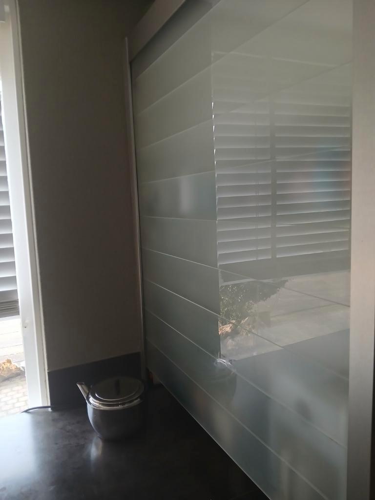 Gebruikte hoekkeuken wit/crème - Zelf demonteren